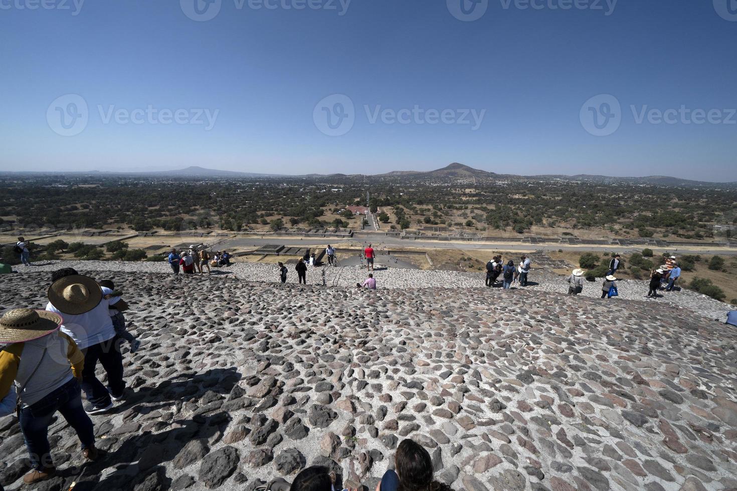 Messico città, Messico - gennaio 30 2019 - turista arrampicata Teotihuacan piramide Messico foto