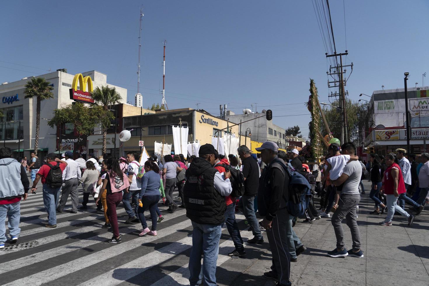 Messico città, Messico - gennaio 30 2019 - pellegrini a guadalupe Cattedrale foto