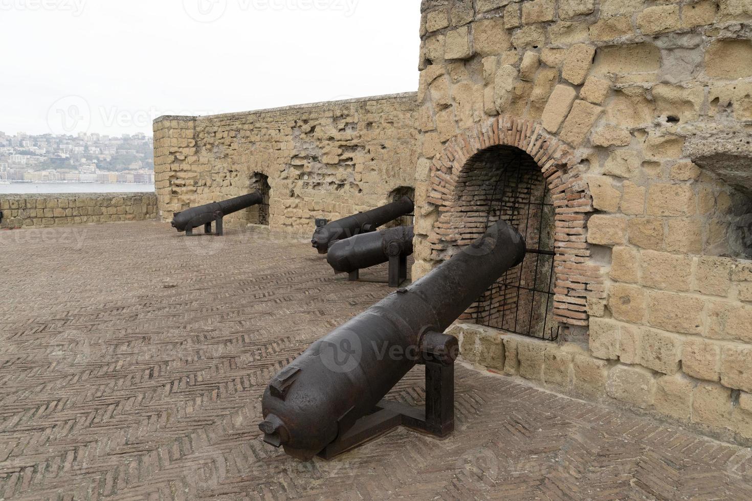 Napoli castello dell'ovo cannone foto