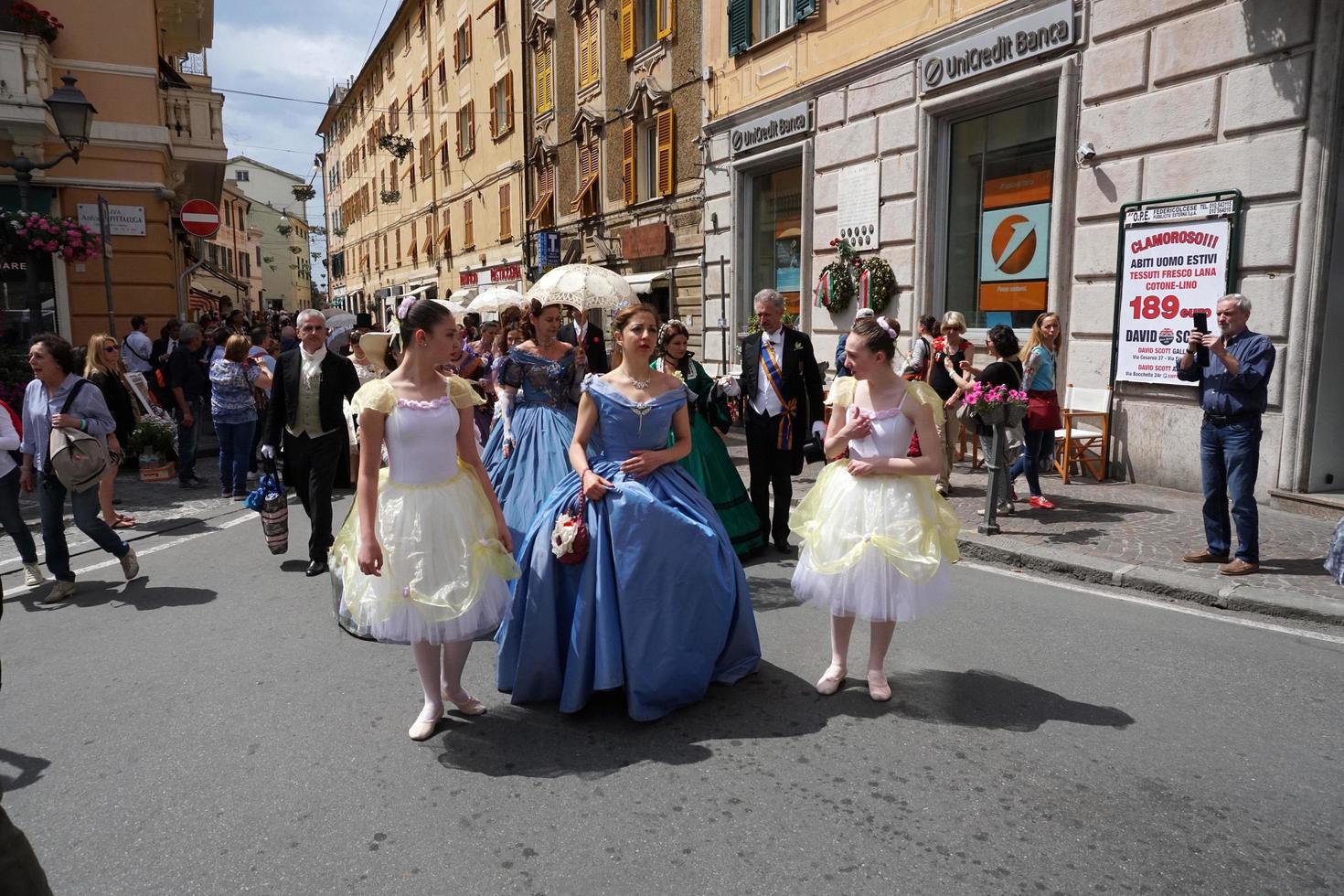 Genova, Italia - Maggio 5 2018 - 19 secolo vestito parata per euroflora mostra nel il unico scenario di il nervi foto