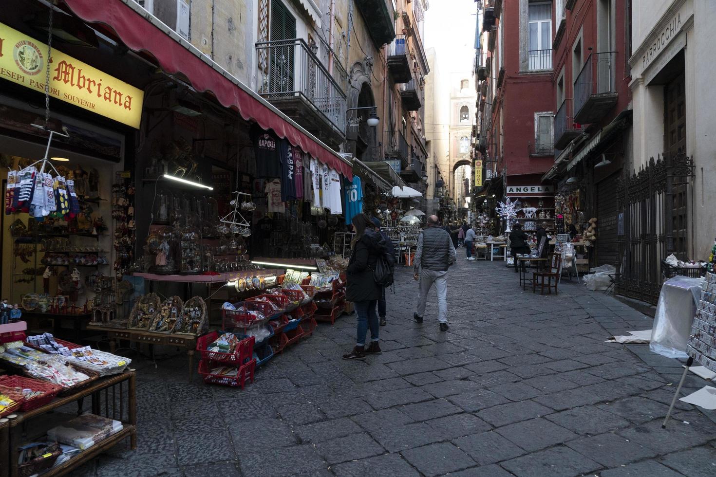 Napoli, Italia - febbraio 1 2020 - vecchio cittadina strada san gregorio armini foto