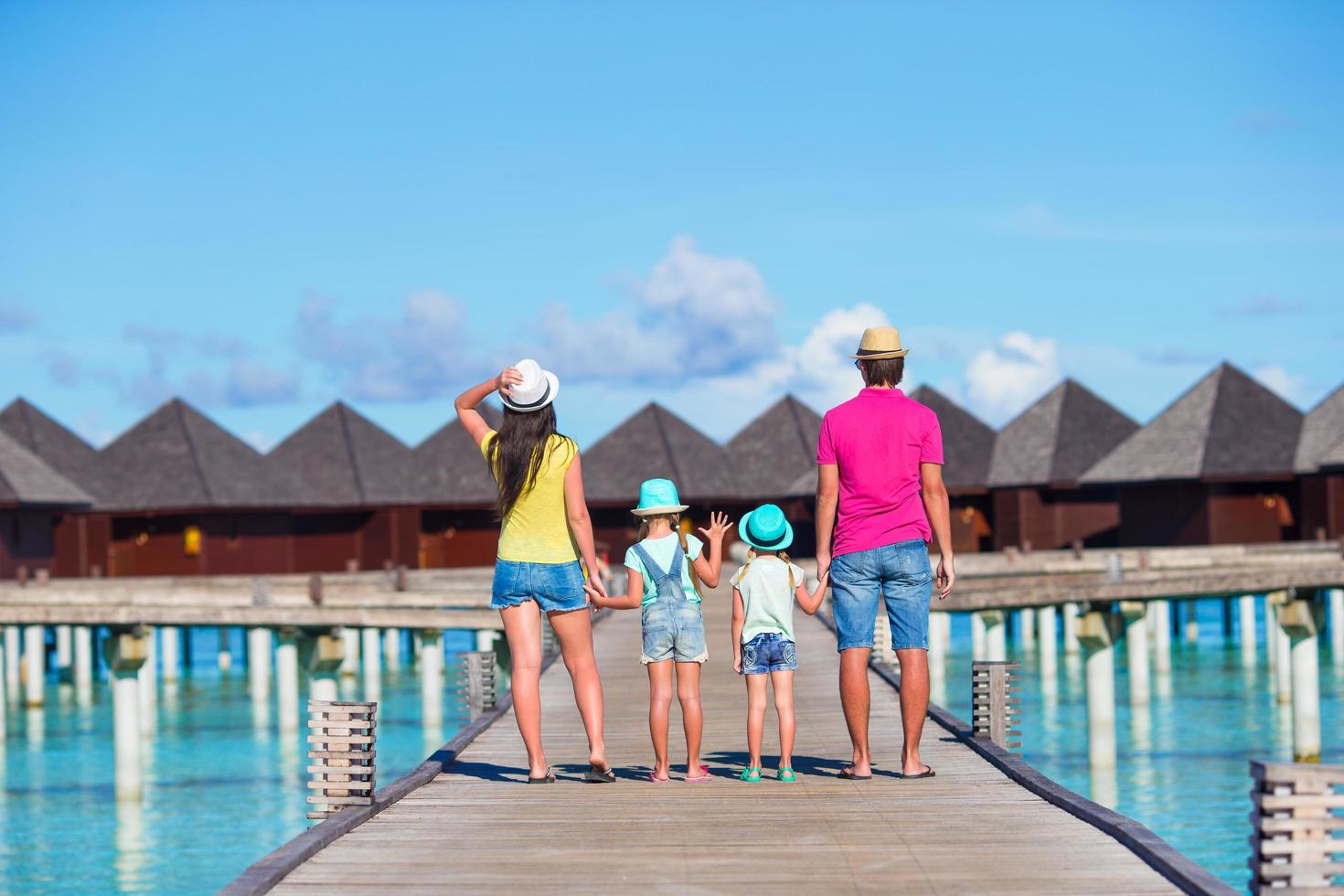 maldive, asia meridionale, 2020 - famiglia in vacanza estiva foto