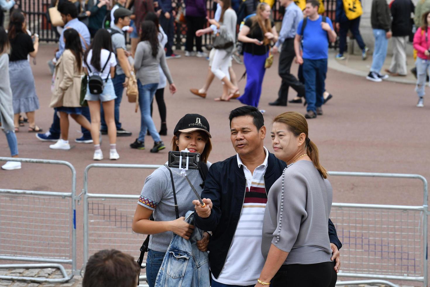 Londra, Inghilterra - luglio 15 2017 - turista assunzione immagini a Buckingham palazzo foto