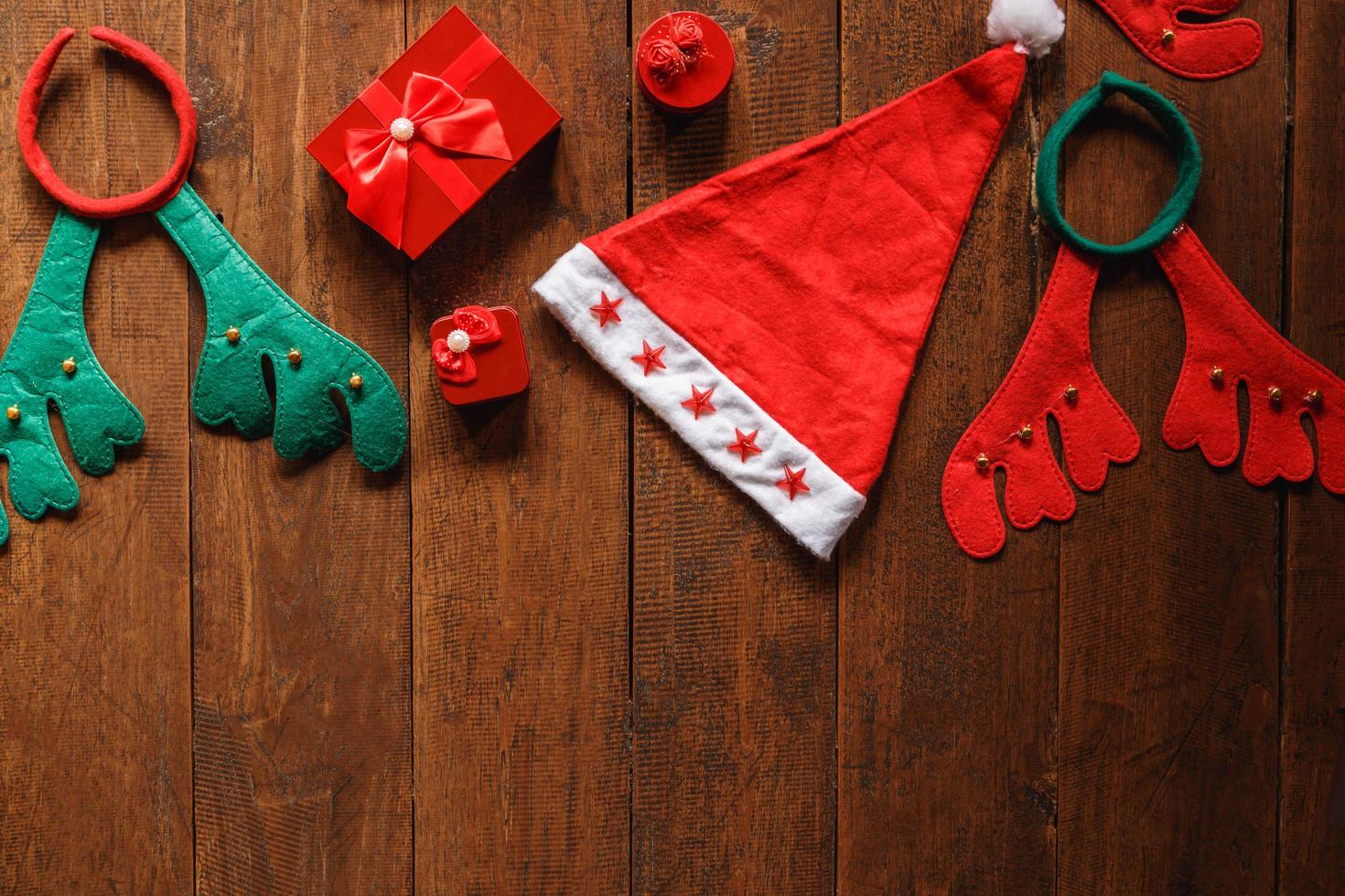 cappello da Babbo Natale e orecchie di renna foto