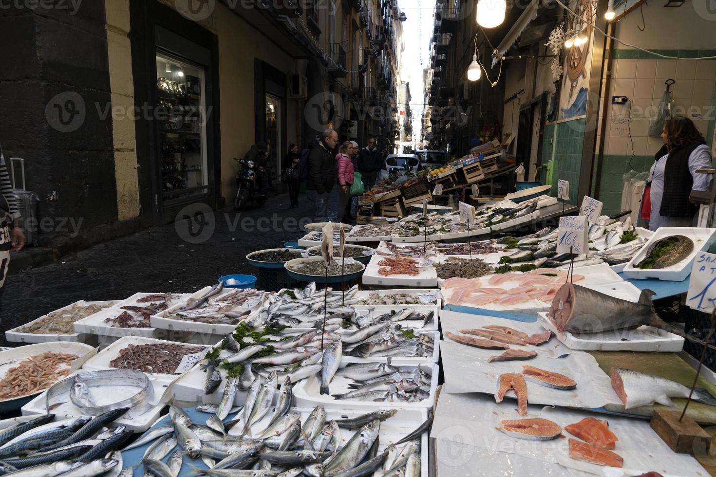 Napoli strada pesce mercato nel spagnolo quartiere foto