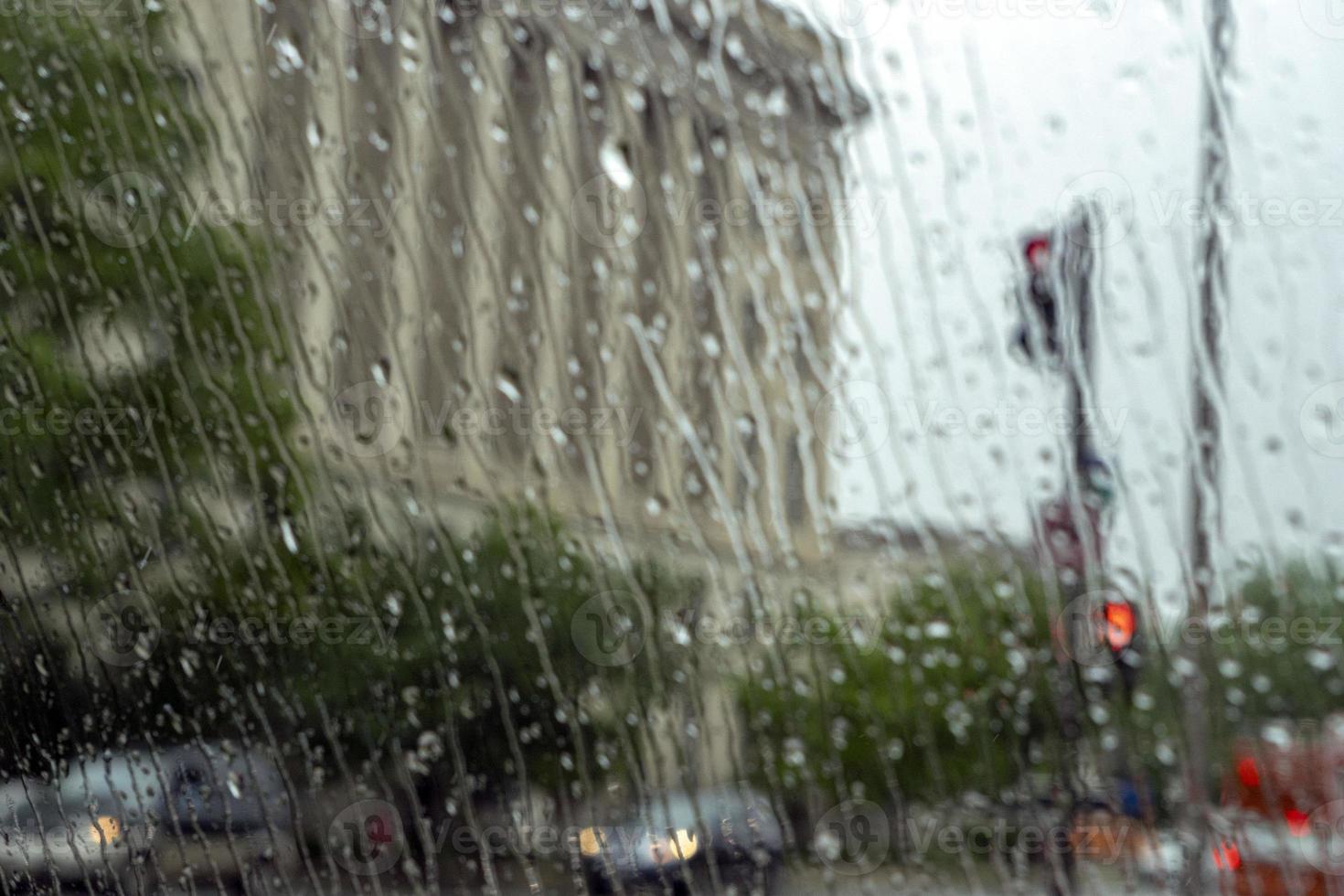 pioggia su auto bicchiere finestra nel Washington dc foto