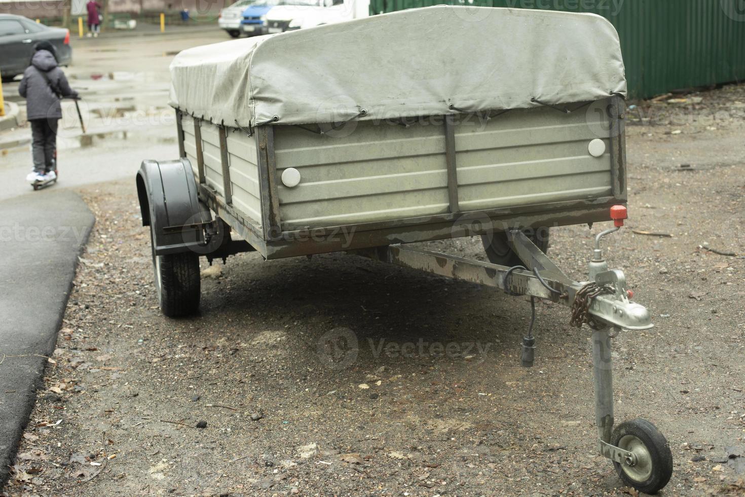 trailer per macchina. carrello su ruote. foto