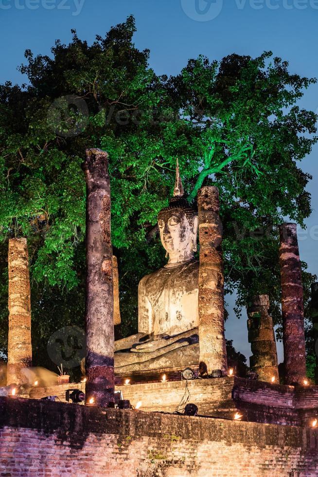 Budda statua nel wat tempio bellissimo tempio nel il storico parco Tailandia foto