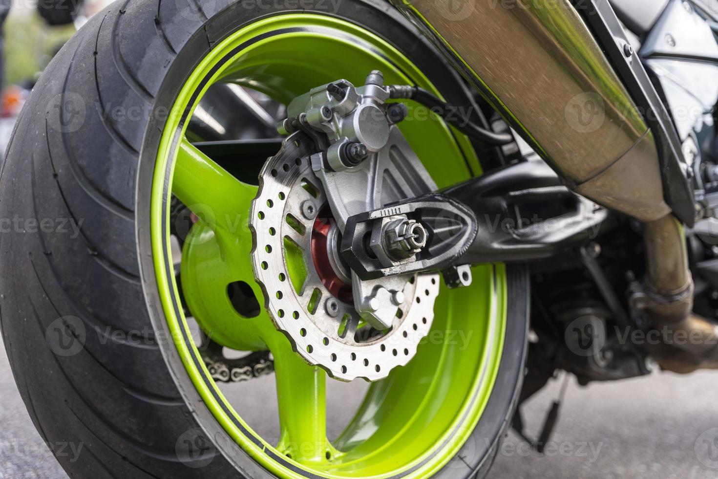 motociclo posteriore freno sistema, freno disco, ruota, freno calibro, posteriore ruota, motociclo lato Visualizza foto