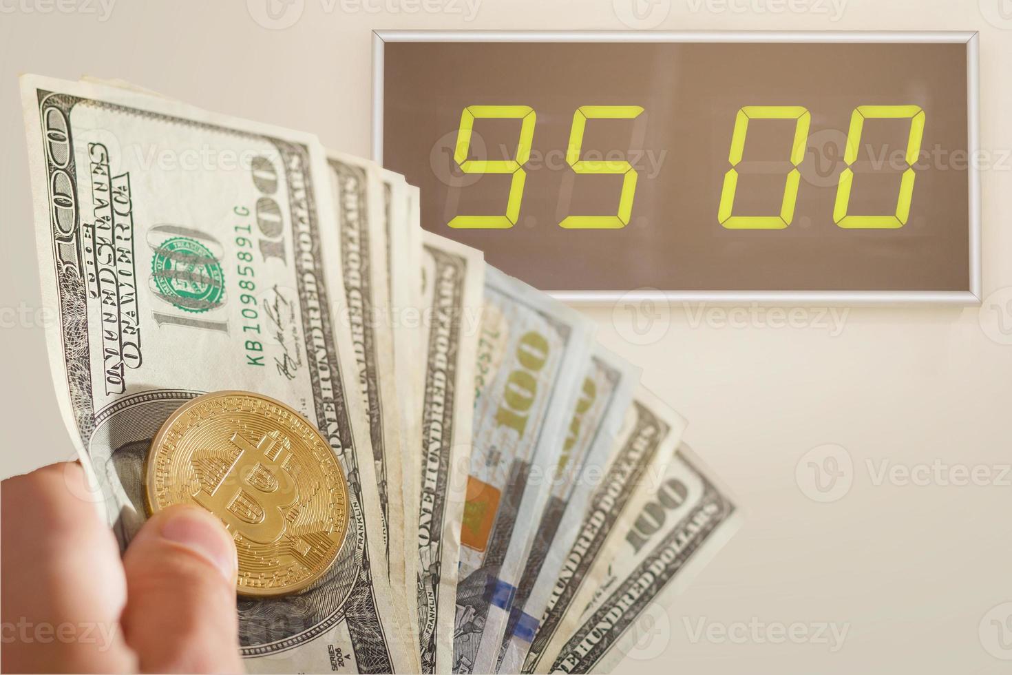 bitcoin scambio per dollaro Vota su tenere sotto controllo Schermo criptovaluta foto