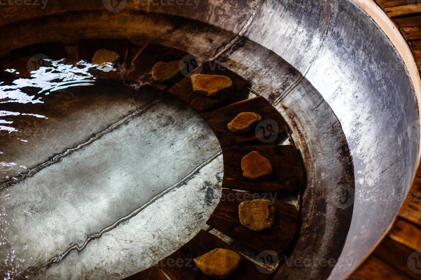 piccolo caldo vasca piscina nel terme foto