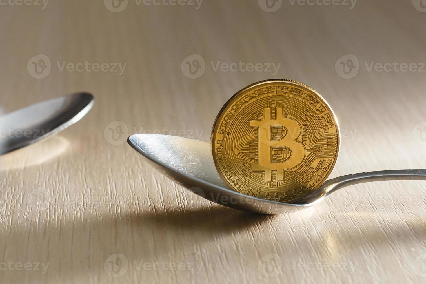 d'oro bitcoin su cucchiaio foto