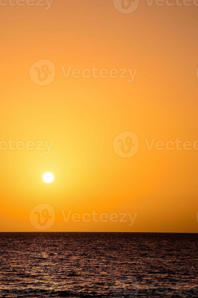 oceano Visualizza al di sopra di il tramonto foto