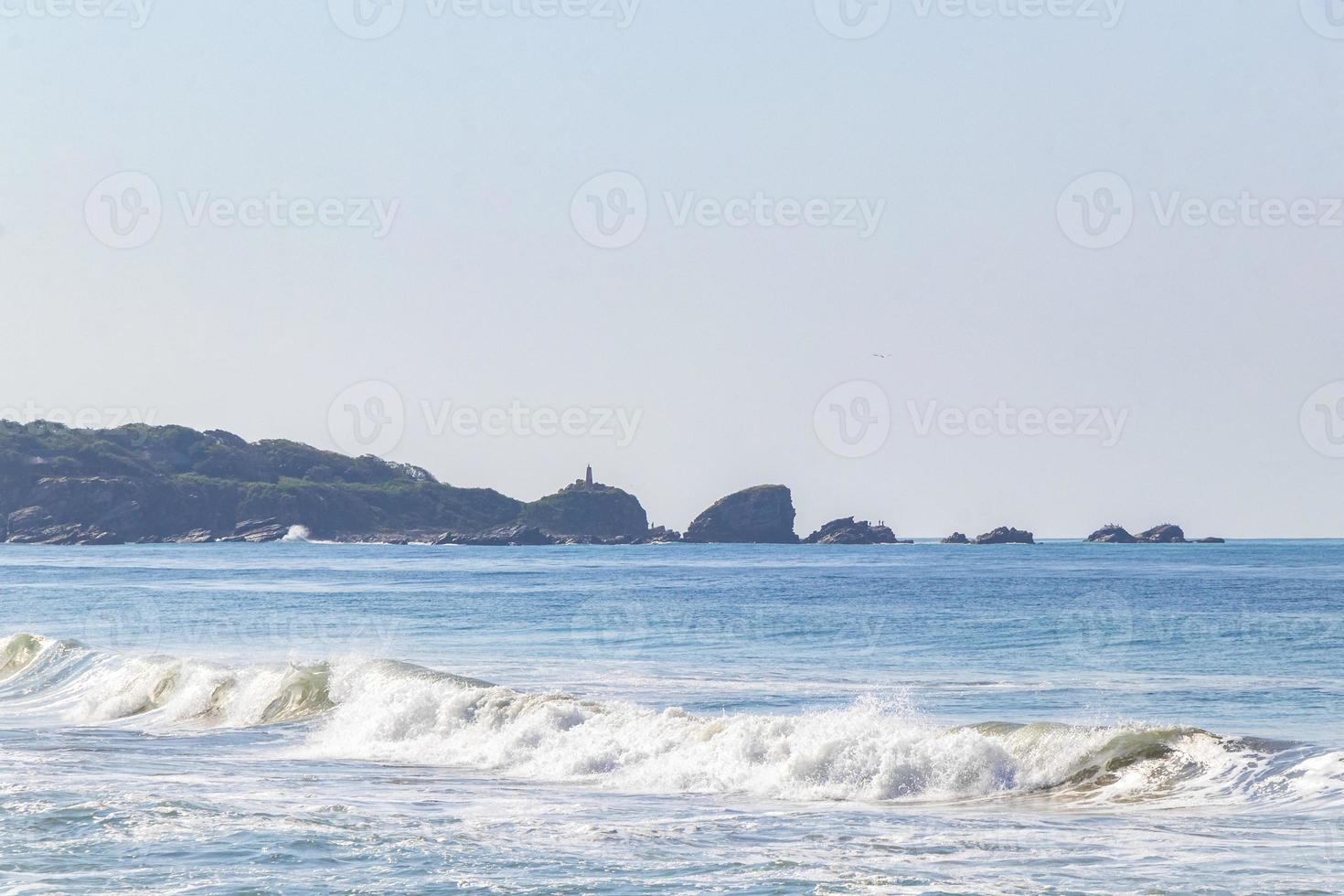 estremamente enorme grande surfer onde spiaggia la punta zicatela Messico. foto