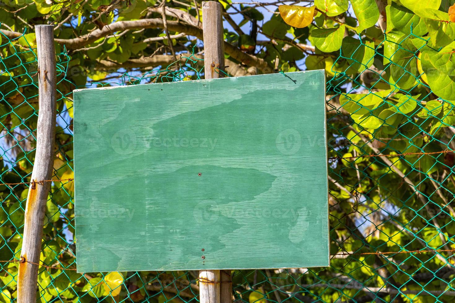 verde turchese vuoto cartello per etichettatura su spiaggia natura Messico. foto