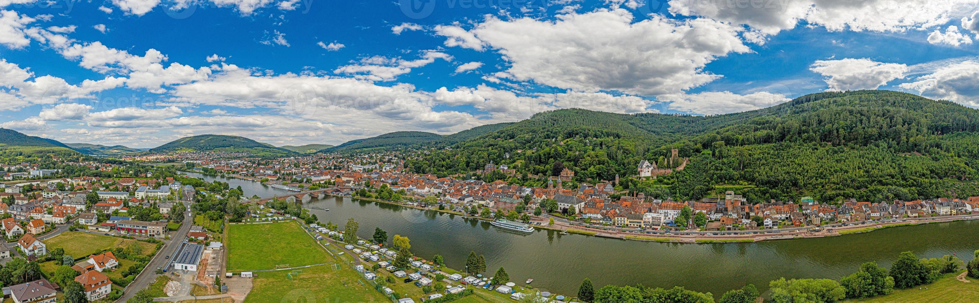 aereo fuco panoramico immagine di il medievale città di miltenberg nel Germania durante giorno foto