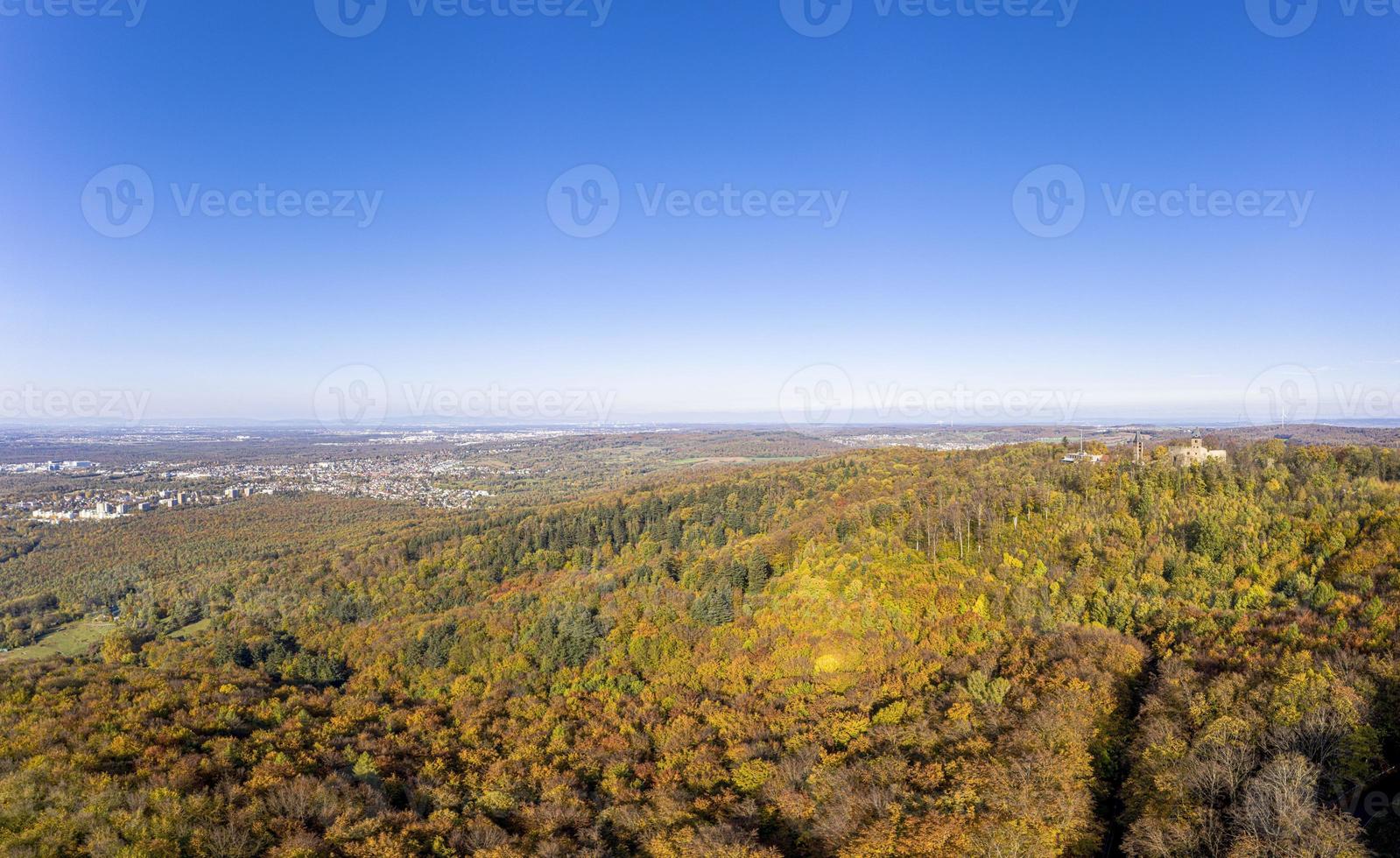 fuco foto di Frankenstein castello vicino darmstadt nel Germania con un' Visualizza al di sopra di il reno-meno la zona nel autunno