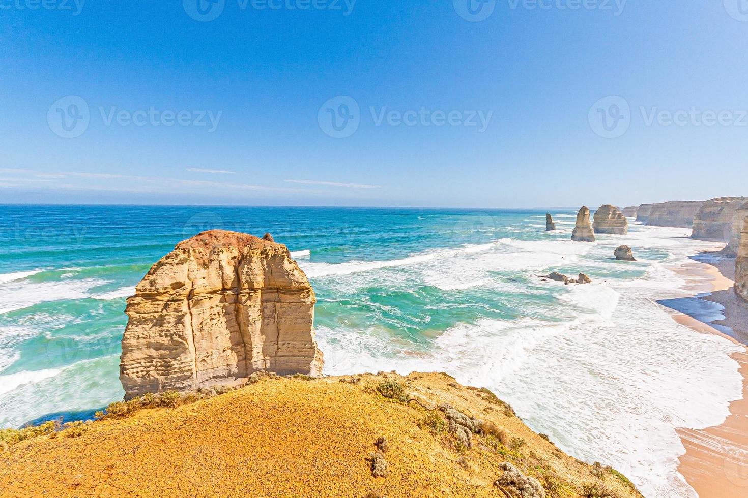 Visualizza al di sopra di il robusto, selvaggio costa di il 12 apostoli nel Sud Australia foto