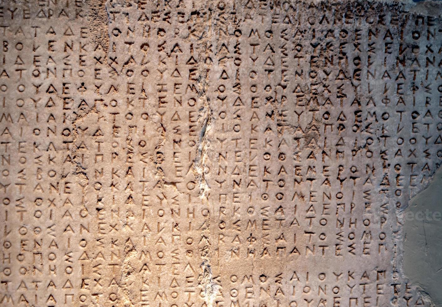 antico greco lettere nel pietra foto