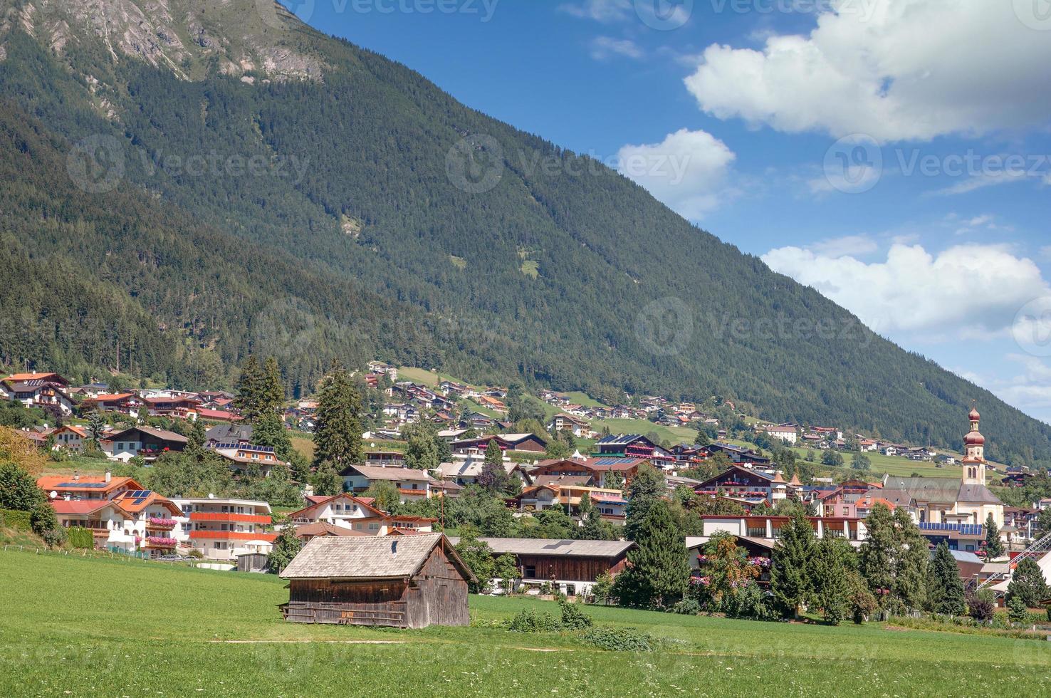 villaggio di Fulpmes,stubaital,tirolo,austria foto