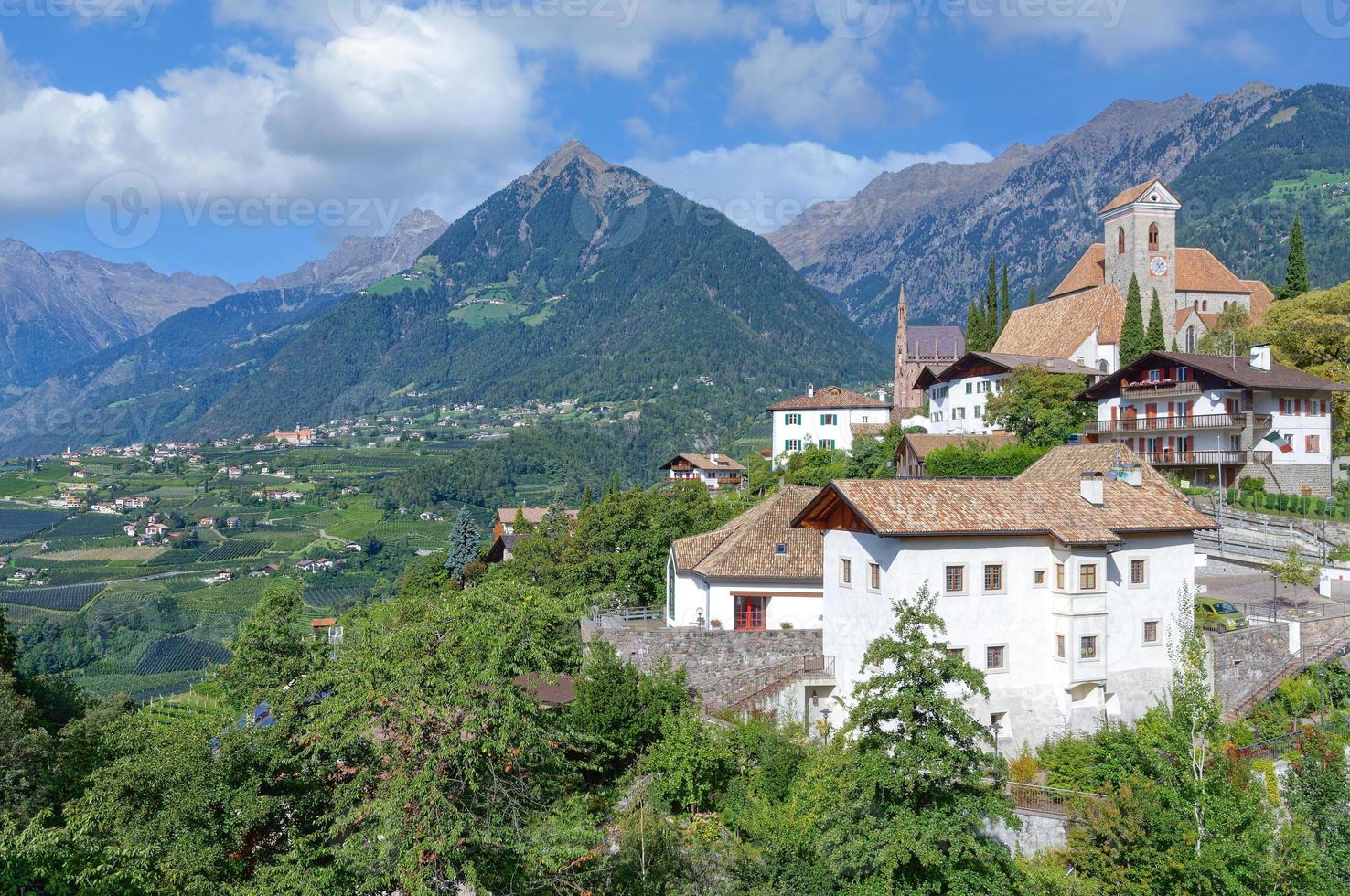 villaggio di scena vicino per merano, sud tirolo,italia foto