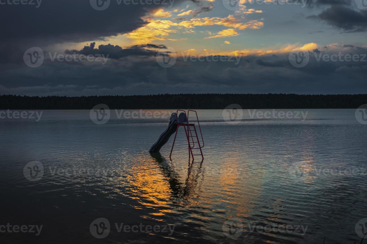 tramonto sul lago foto