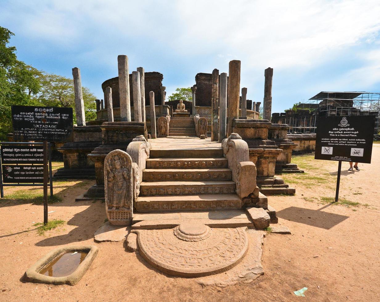 antiche rovine di watadagaya a polonnaruwa sri lanka foto