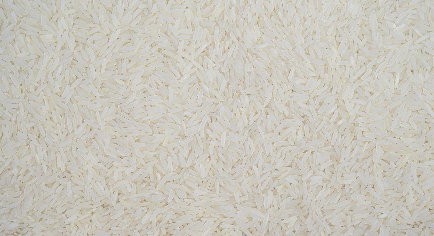 biologico bianca crudo gelsomino- basmati riso sfondo, bianca lungo semi. macro avvicinamento. come immagine fondale o sfondo modello struttura foto