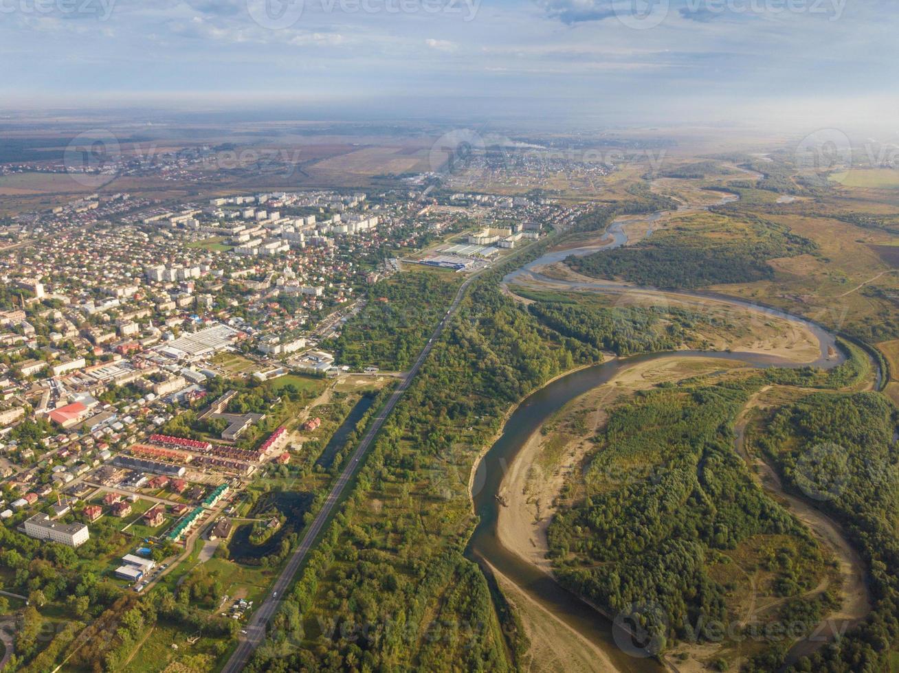 Ucraina, stri, bellissimo visualizzazioni su il fiume e città, uccelli occhio Visualizza a partire dal quadricottero, dron foto