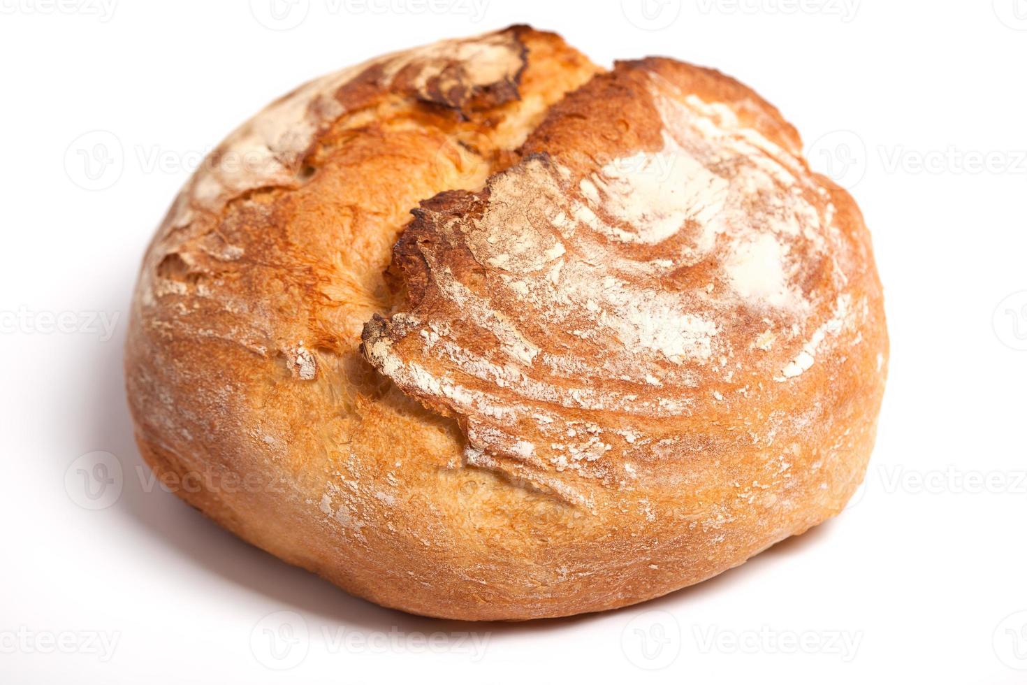 isolato delizioso fresco pane su un' bianca sfondo foto