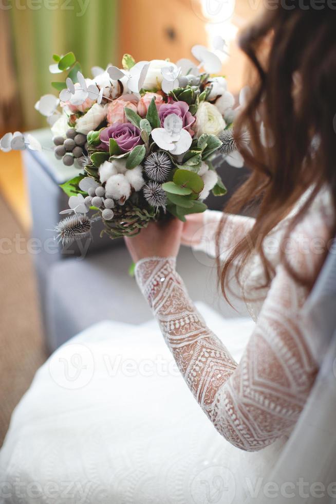 avvicinamento di il nozze mazzo di il sposa e sposo. foto