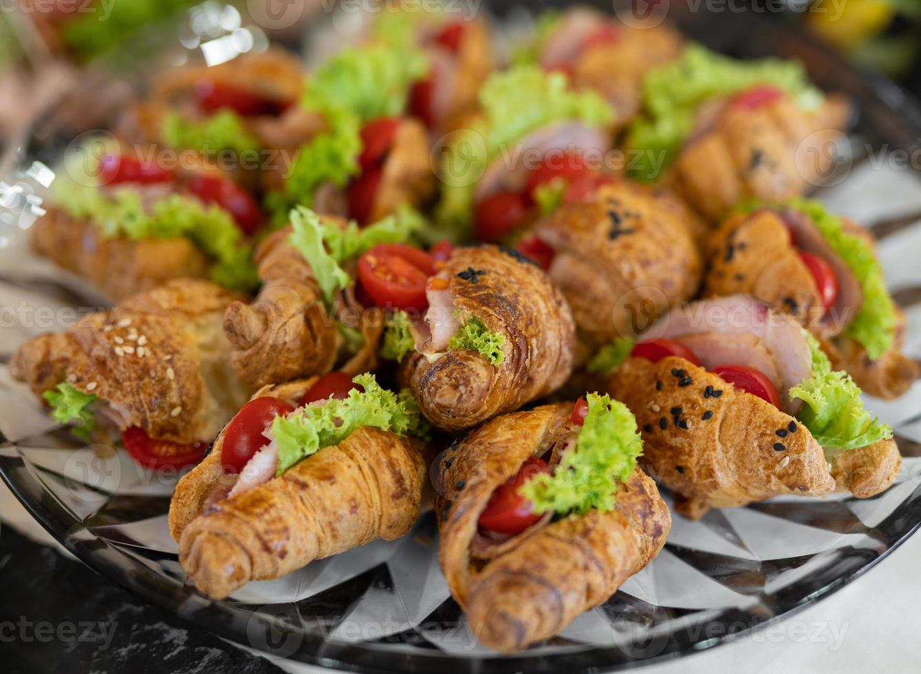 delizioso vacanza spuntini su il tavolo, il cibo è buongustaio. foto