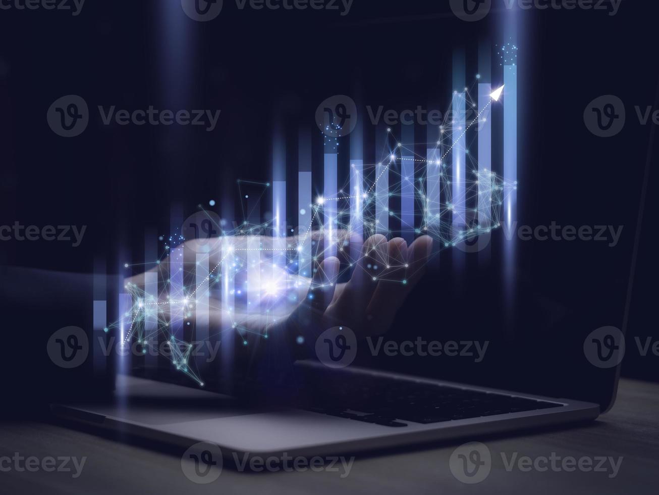 uomo d'affari Tenere un' grafico obbiettivo di attività commerciale investitore,analisi economico e calcola finanziario dati e bersaglio per lungo termine investimenti e redditività nel futuro su digitale dati sistema gestore. foto