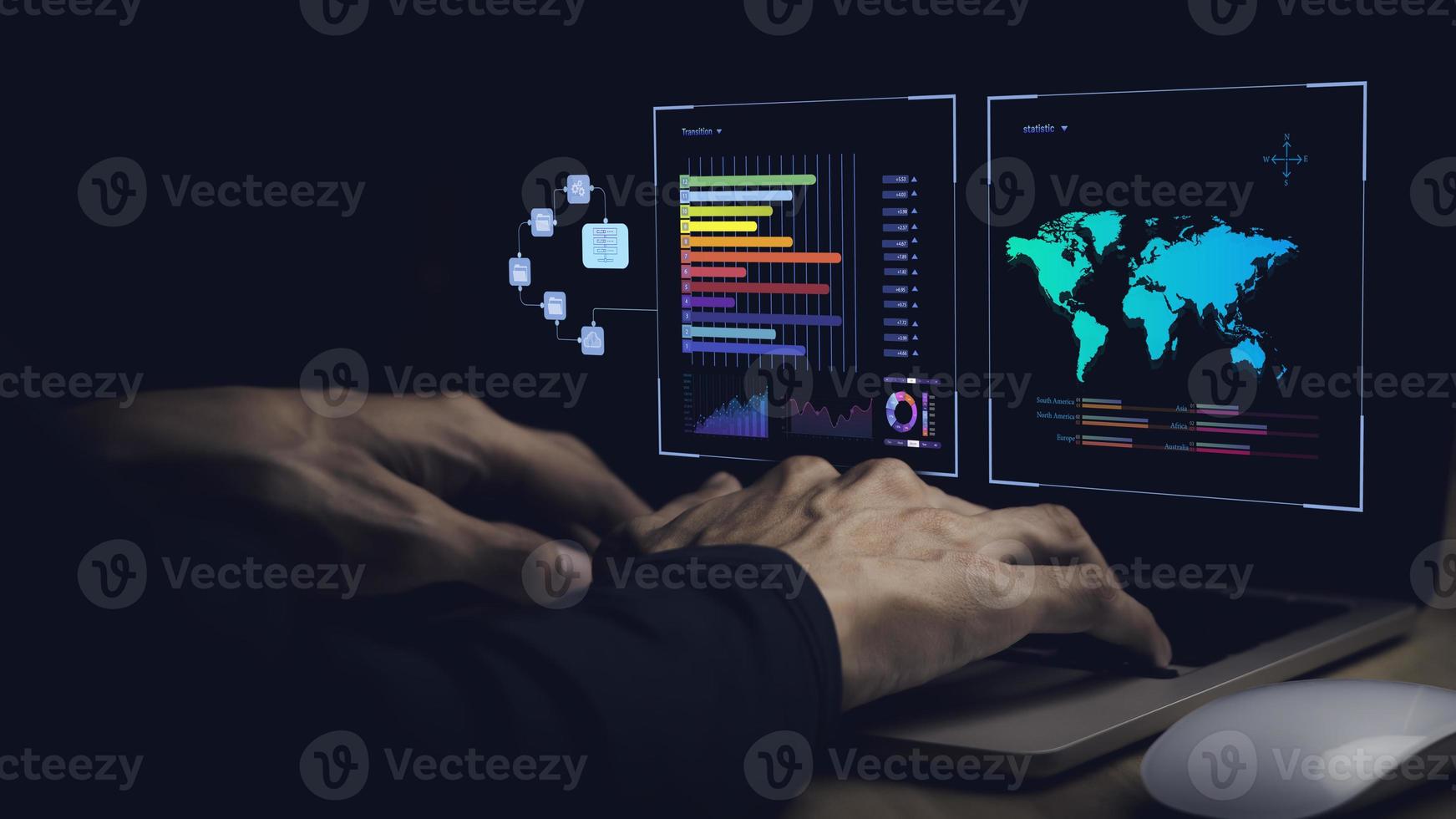 uomo d'affari Lavorando con attività commerciale analitica e dati gestione sistema su computer, in linea documento gestione e metrica collegato per Banca dati. aziendale strategia per finanza, operazioni, i saldi. foto