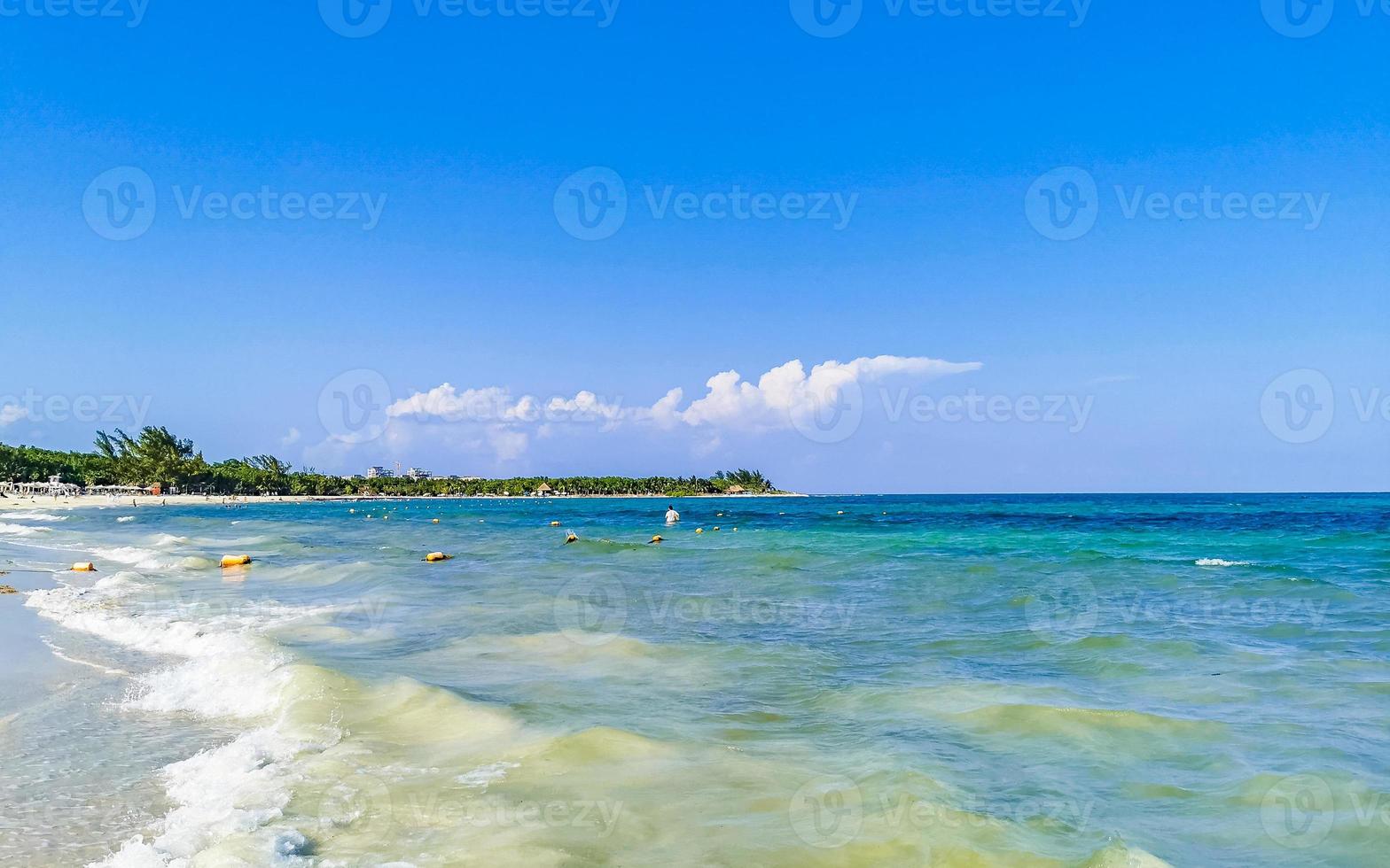 tropicale caraibico spiaggia chiaro turchese acqua playa del Carmen Messico. foto