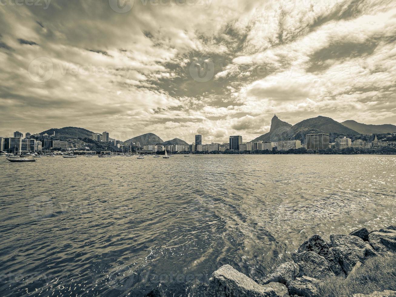 cristo redentor corcovado montagna botafogo paesaggio urbano rio de janeiro brasile. foto