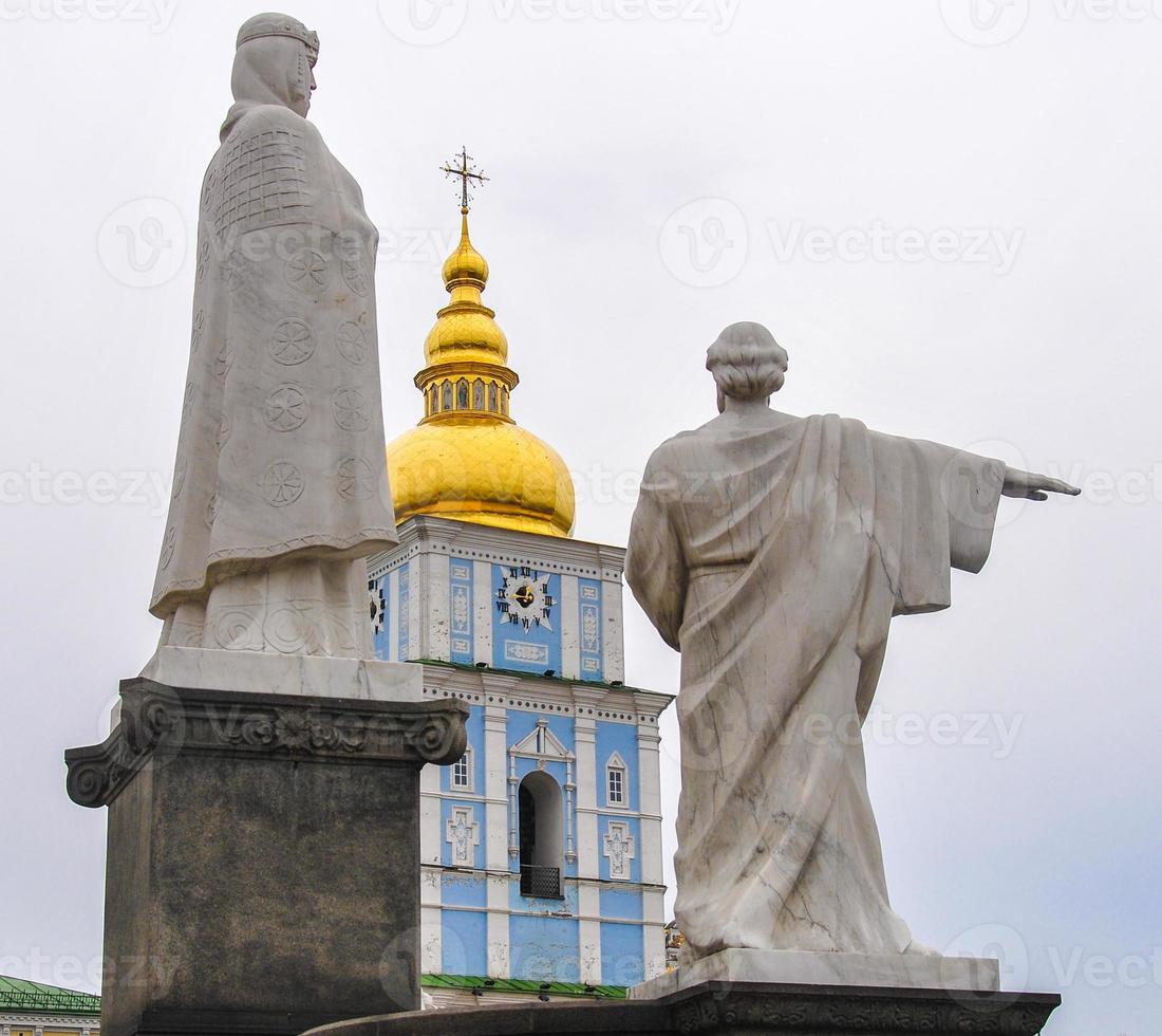 monumento per Principessa Olga, st. Andrea nel mikhaylovskaja piazza foto