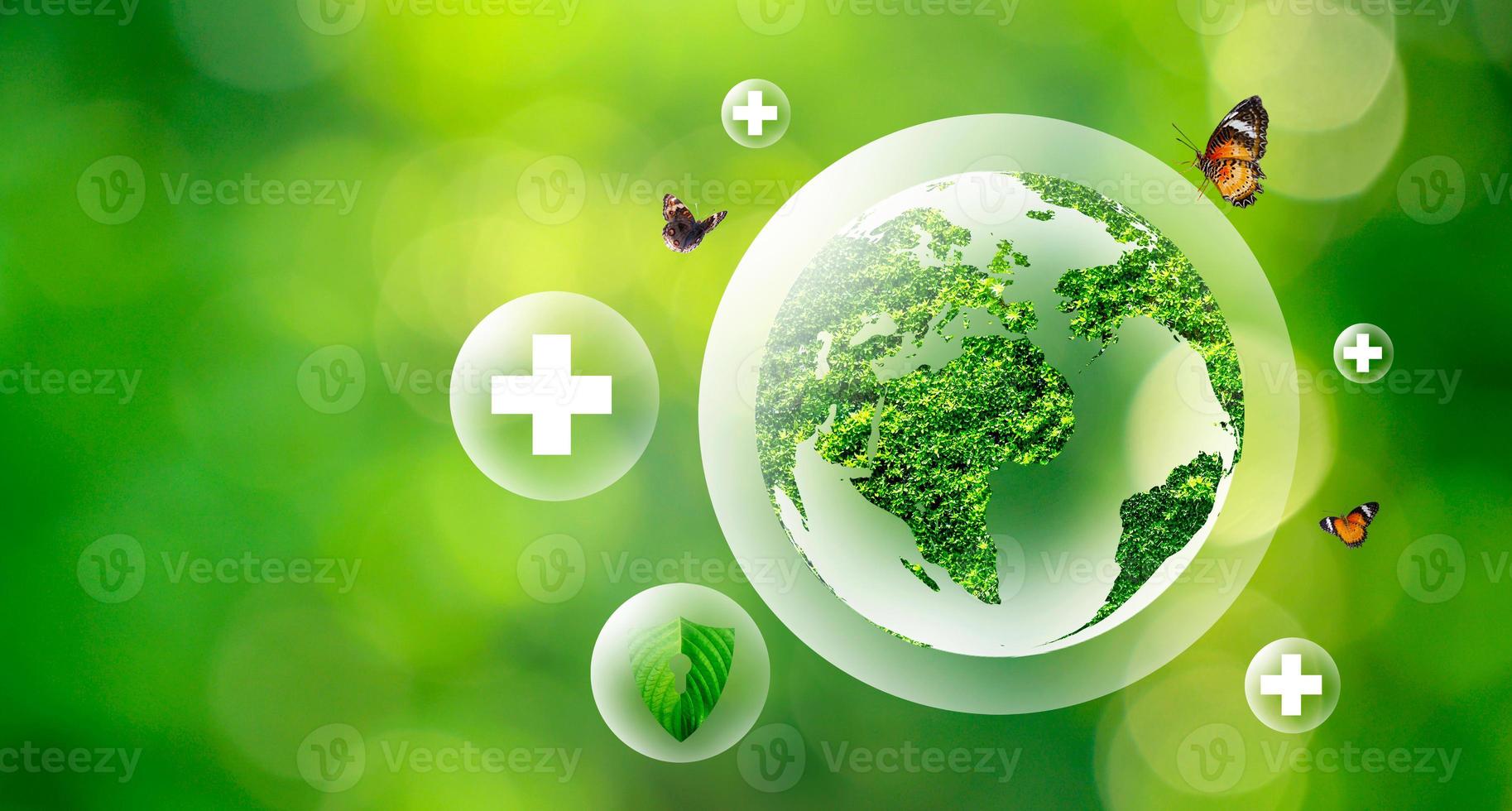 verde globo dentro concetto palloncini proteggere il ambiente e natura foto