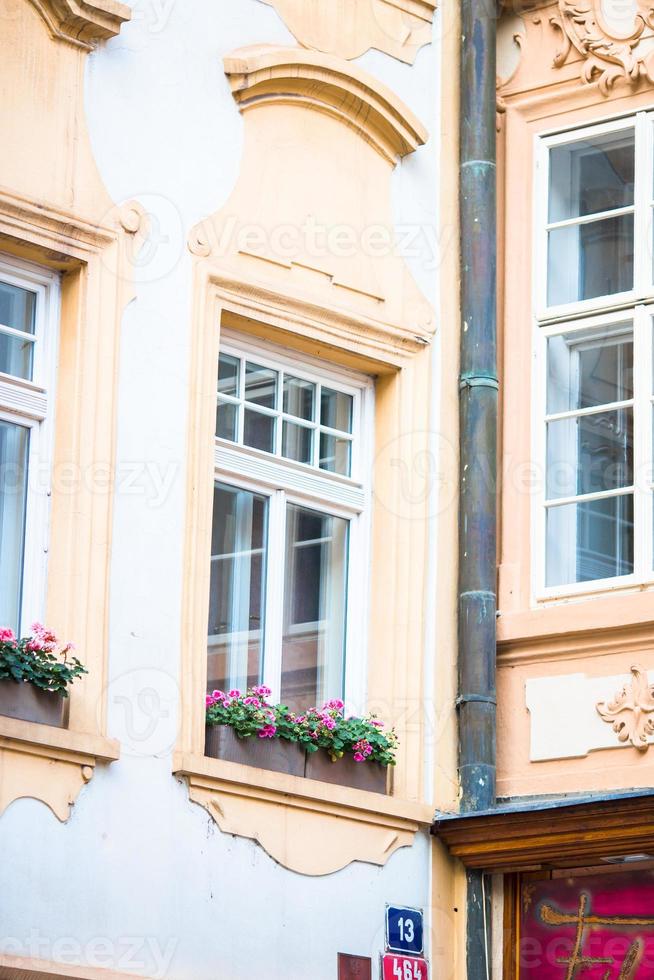 facciata di un' edificio nel vecchio città nel Europa foto