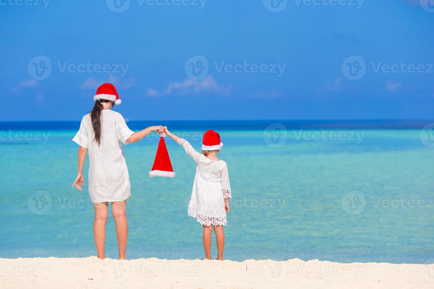 giovane madre e poco ragazza nel Santa cappello foto