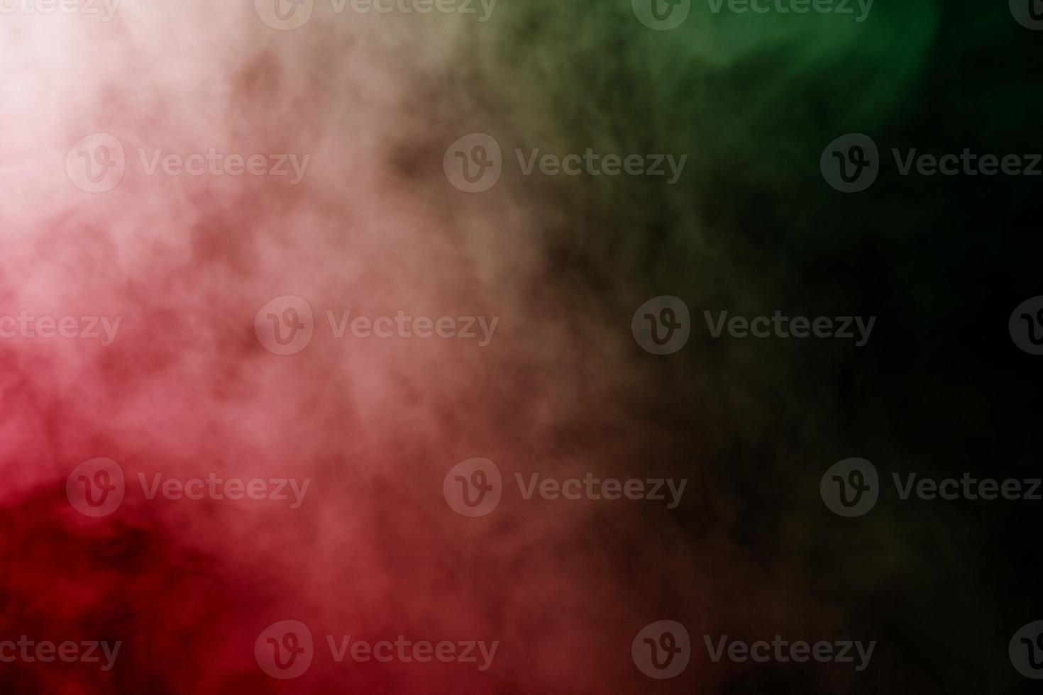 astratto Fumo isolato su nero sfondo, arcobaleno polvere, fuori di messa a fuoco foto