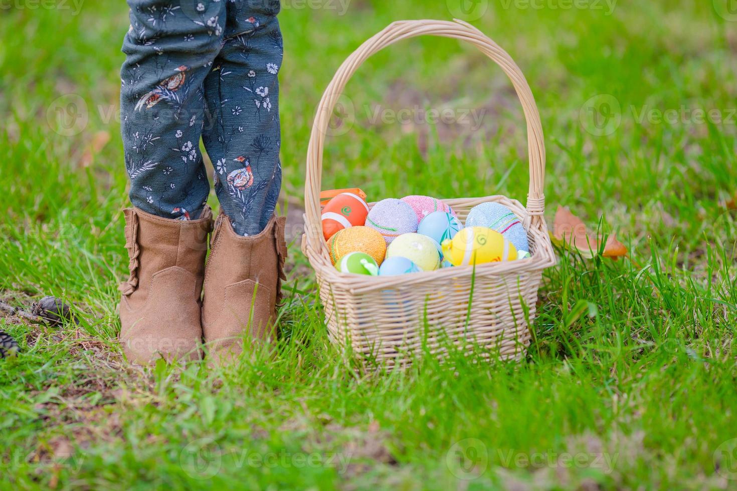 cestino con uova su Pasqua foto