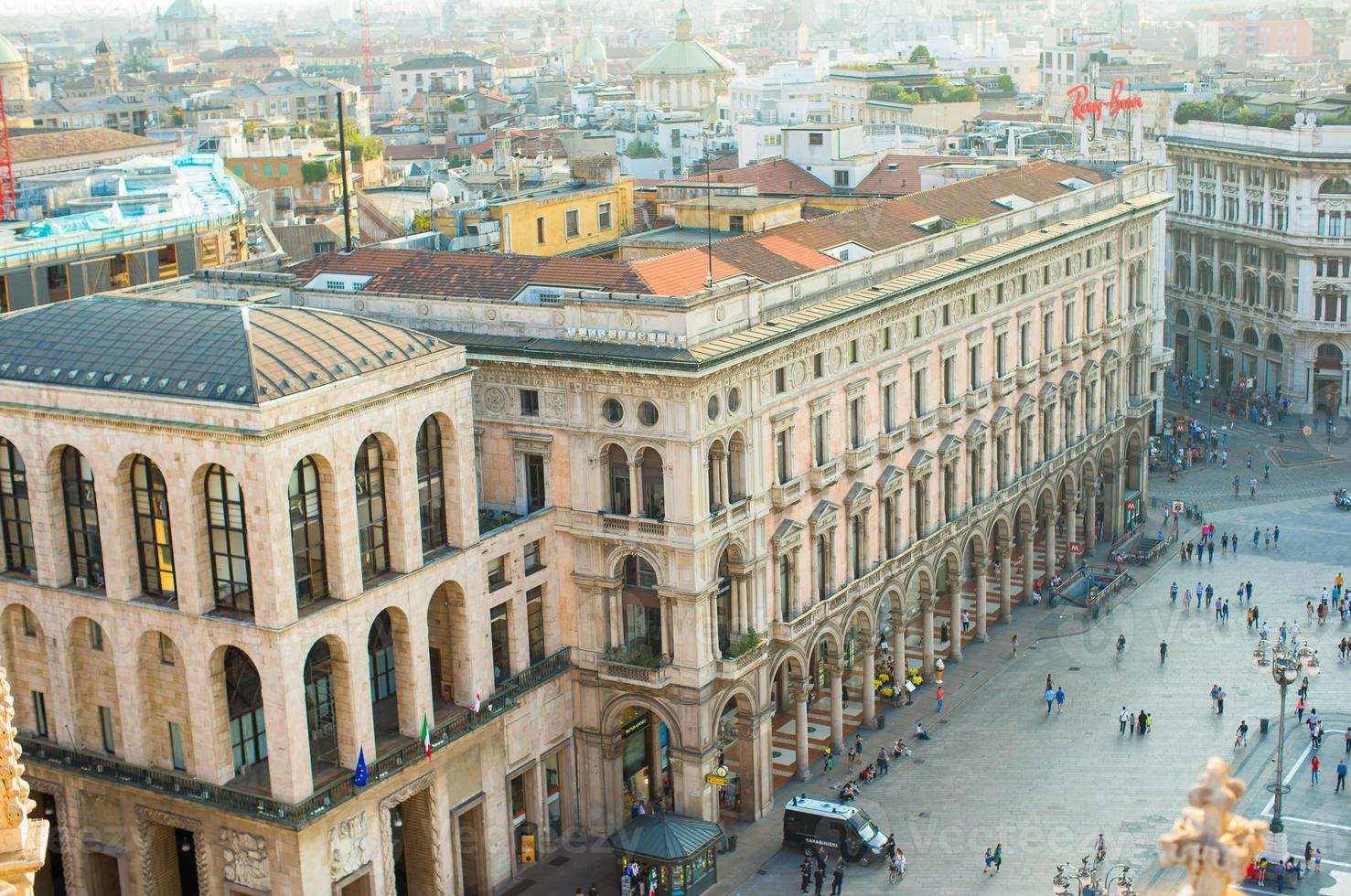 bellissimo Visualizza a partire dal il tetto di duomo Cattedrale, Milano, Italia foto