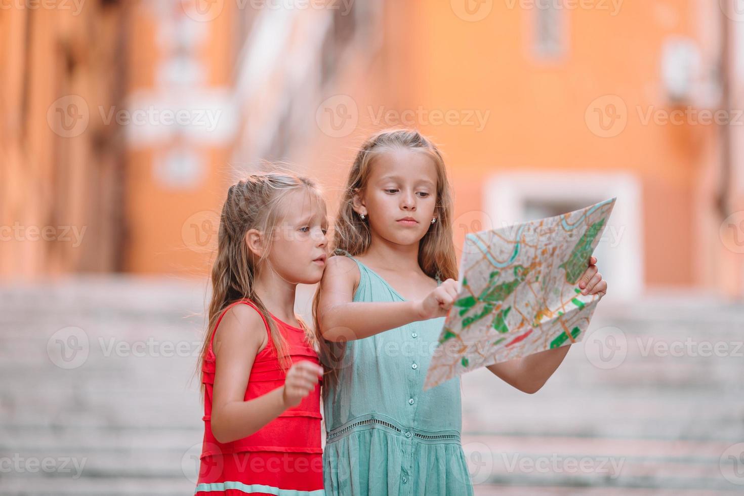 contento toodler bambini godere italiano vacanza vacanza nel Europa. foto