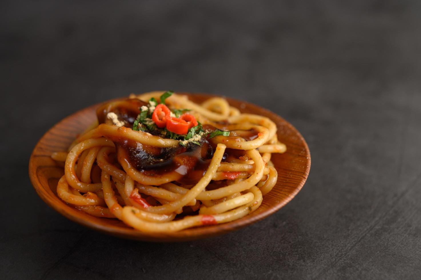 pasta italiana con salsa foto