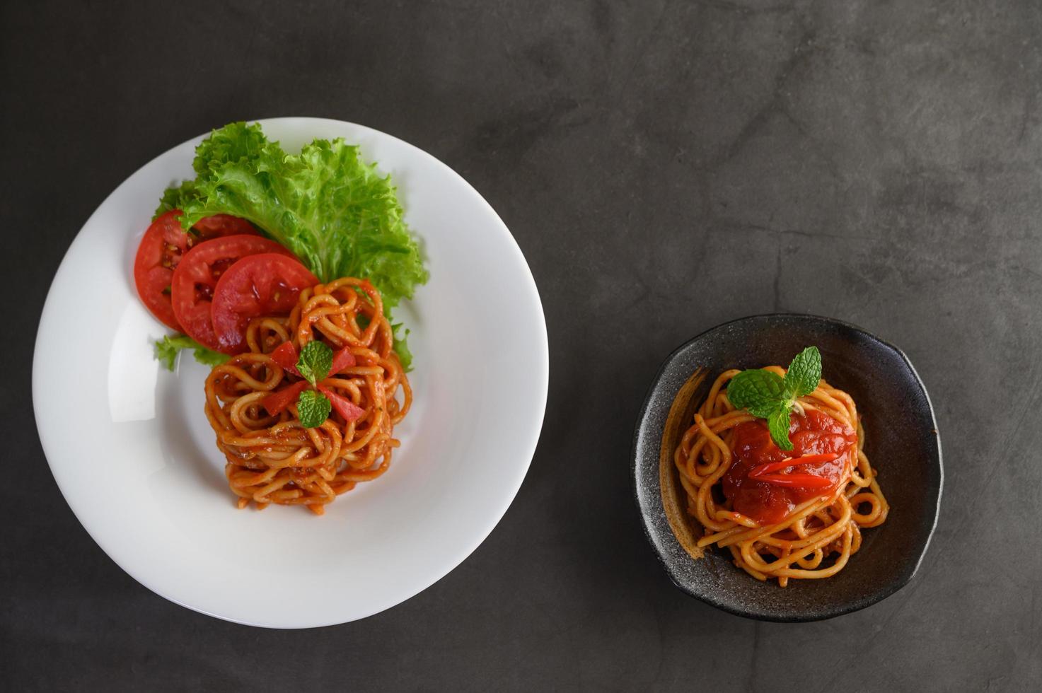 pasta italiana con salsa foto