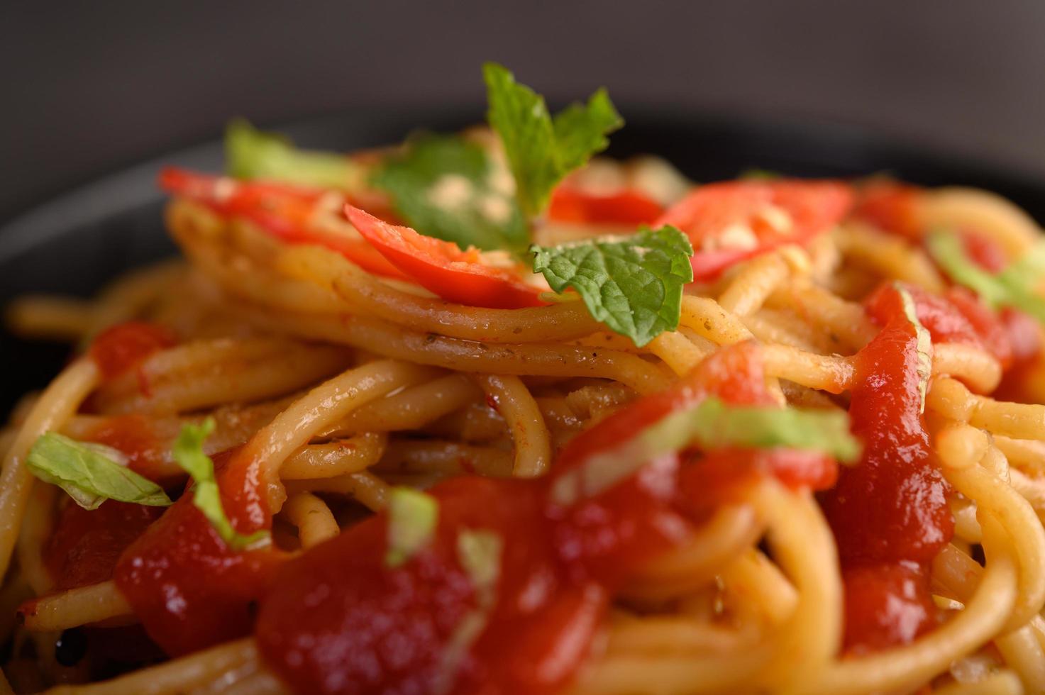 pasta italiana con salsa foto