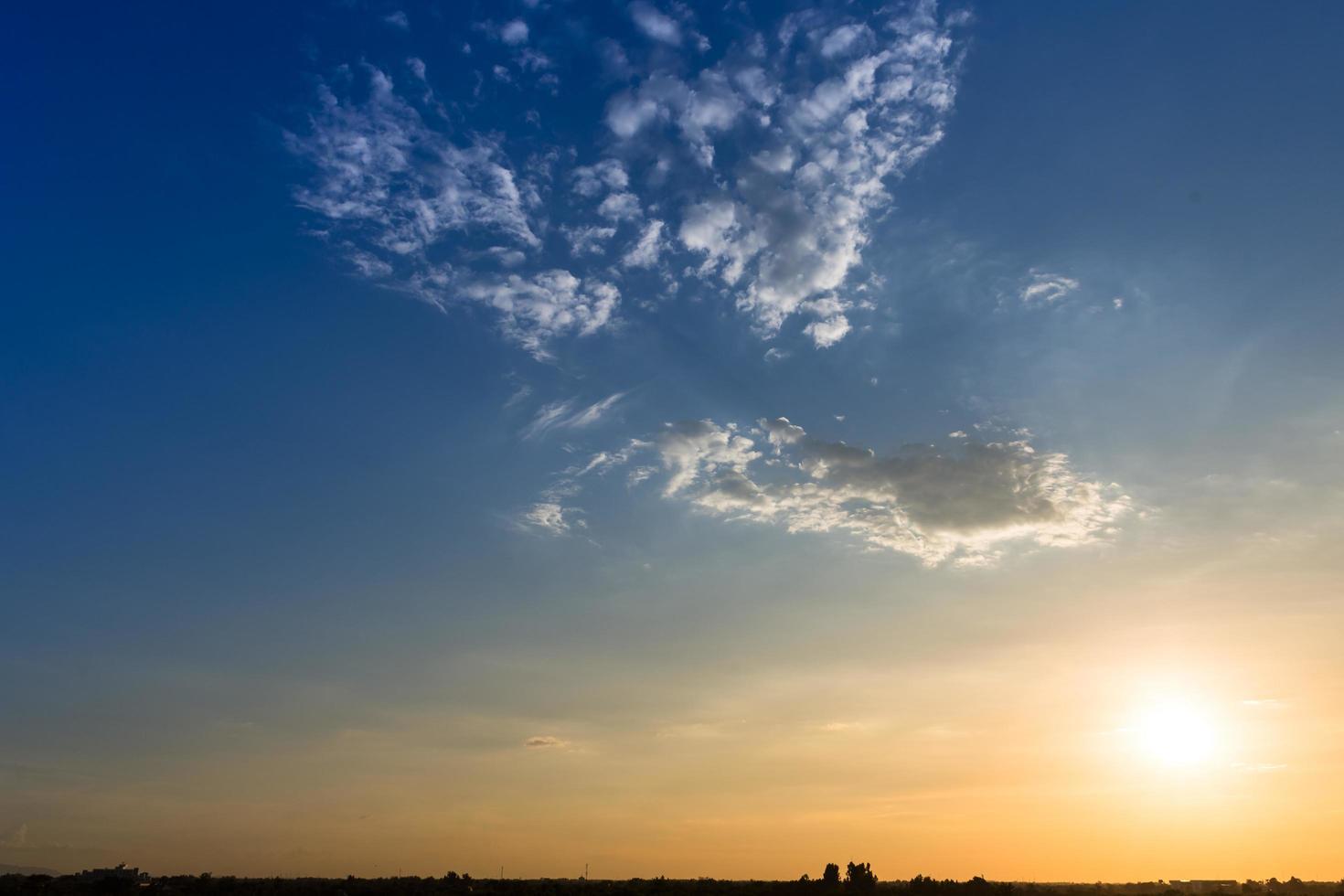 cielo al tramonto foto