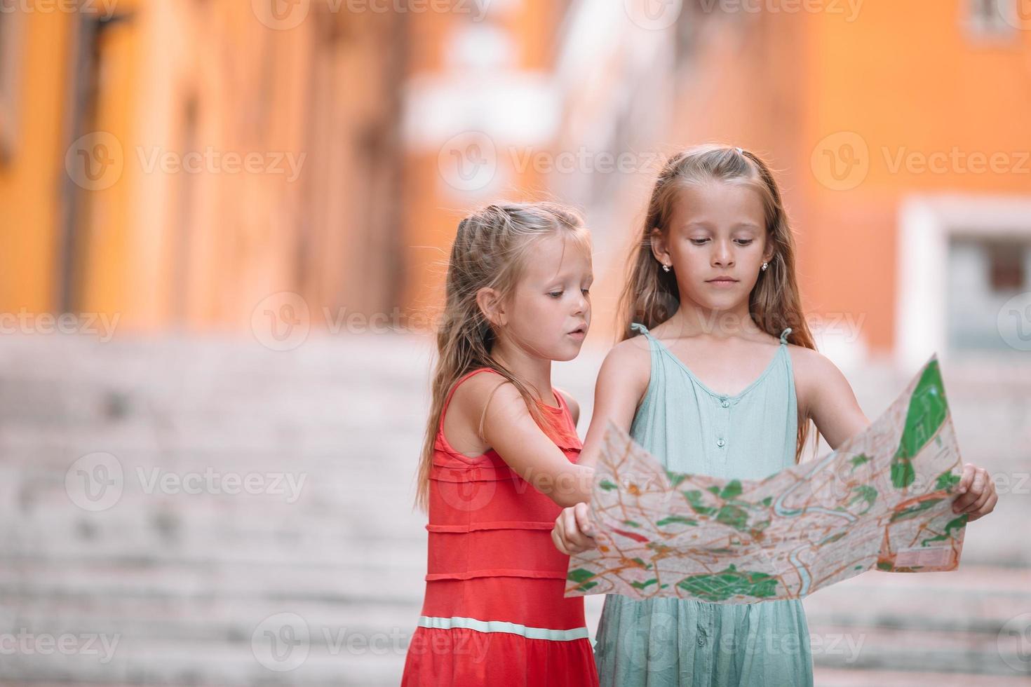 contento toodler bambini godere italiano vacanza vacanza nel Europa. foto