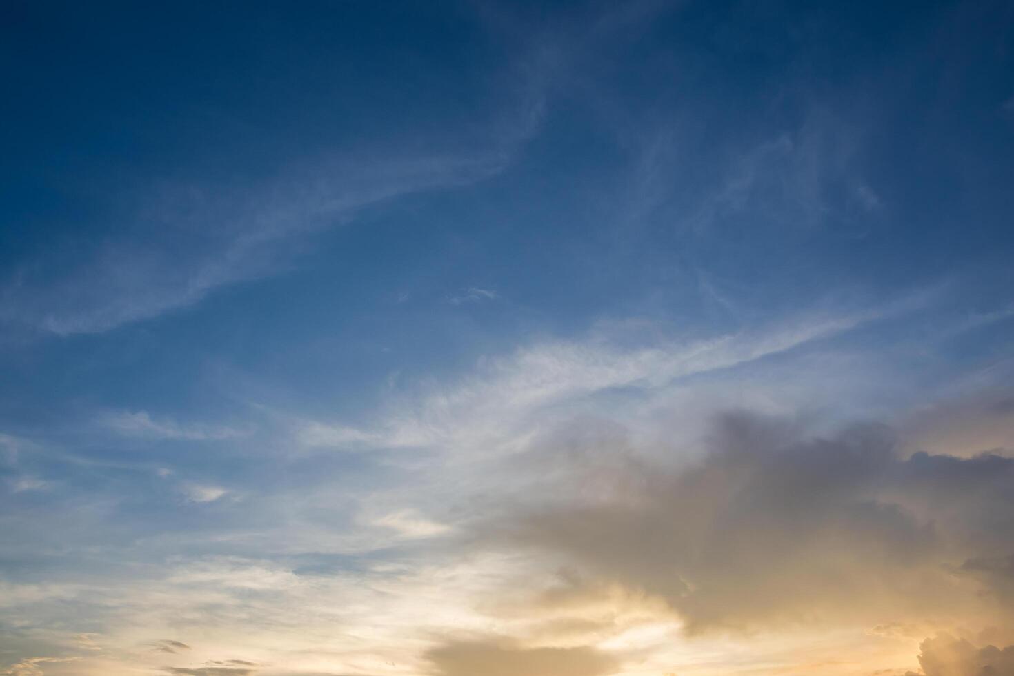 cielo e nuvole al tramonto foto